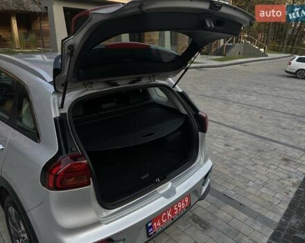 Серый Киа Niro, объемом двигателя 0 л и пробегом 72 тыс. км за 19750 $, фото 63 на Automoto.ua