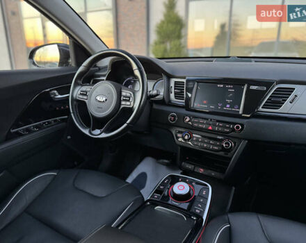 Серый Киа Niro, объемом двигателя 0 л и пробегом 142 тыс. км за 17700 $, фото 40 на Automoto.ua