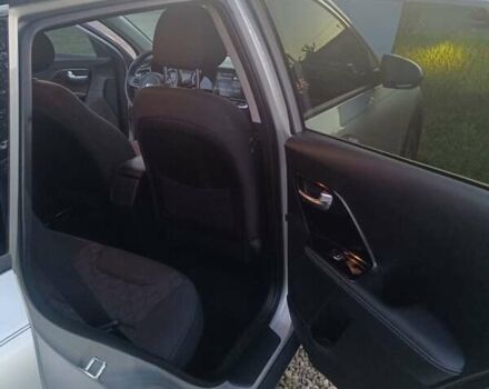 Сірий Кіа Niro, об'ємом двигуна 1.58 л та пробігом 53 тис. км за 18300 $, фото 14 на Automoto.ua