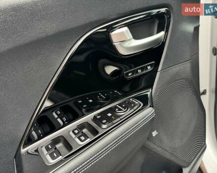 Сірий Кіа Niro, об'ємом двигуна 0 л та пробігом 118 тис. км за 19300 $, фото 65 на Automoto.ua