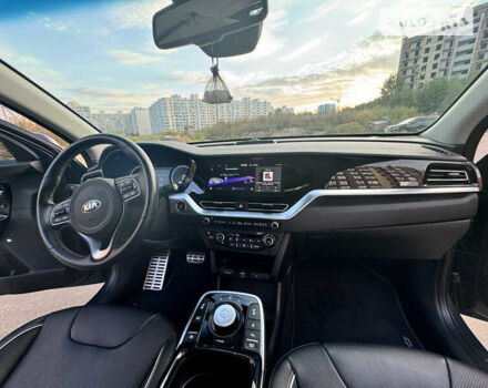 Серый Киа Niro, объемом двигателя 0 л и пробегом 93 тыс. км за 22500 $, фото 17 на Automoto.ua