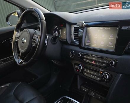 Серый Киа Niro, объемом двигателя 0 л и пробегом 144 тыс. км за 17250 $, фото 36 на Automoto.ua