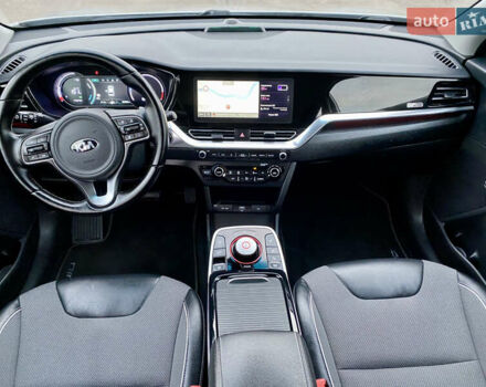 Серый Киа Niro, объемом двигателя 0 л и пробегом 95 тыс. км за 17200 $, фото 10 на Automoto.ua