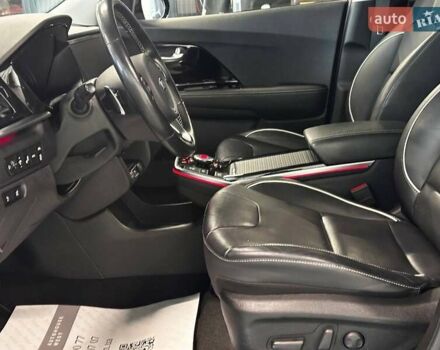 Сірий Кіа Niro, об'ємом двигуна 0 л та пробігом 155 тис. км за 18800 $, фото 17 на Automoto.ua