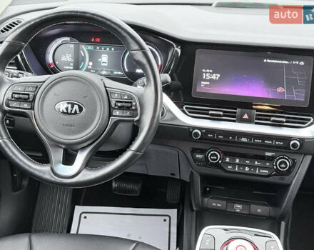 Серый Киа Niro, объемом двигателя 0 л и пробегом 126 тыс. км за 21500 $, фото 16 на Automoto.ua
