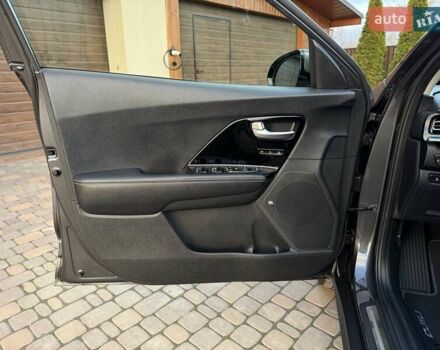 Сірий Кіа Niro, об'ємом двигуна 0 л та пробігом 118 тис. км за 20499 $, фото 36 на Automoto.ua