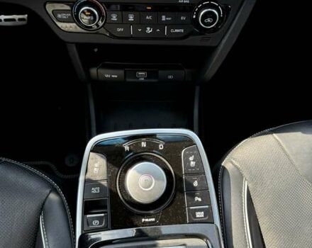 Сірий Кіа Niro, об'ємом двигуна 0 л та пробігом 82 тис. км за 20500 $, фото 27 на Automoto.ua