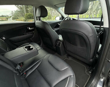 Сірий Кіа Niro, об'ємом двигуна 0 л та пробігом 113 тис. км за 19580 $, фото 18 на Automoto.ua