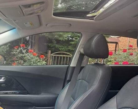 Серый Киа Niro, объемом двигателя 0 л и пробегом 89 тыс. км за 20500 $, фото 19 на Automoto.ua