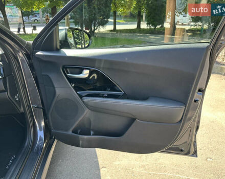 Серый Киа Niro, объемом двигателя 0 л и пробегом 143 тыс. км за 17900 $, фото 27 на Automoto.ua