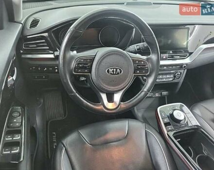 Серый Киа Niro, объемом двигателя 0 л и пробегом 160 тыс. км за 18950 $, фото 6 на Automoto.ua