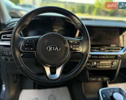 Серый Киа Niro, объемом двигателя 0 л и пробегом 145 тыс. км за 18800 $, фото 58 на Automoto.ua