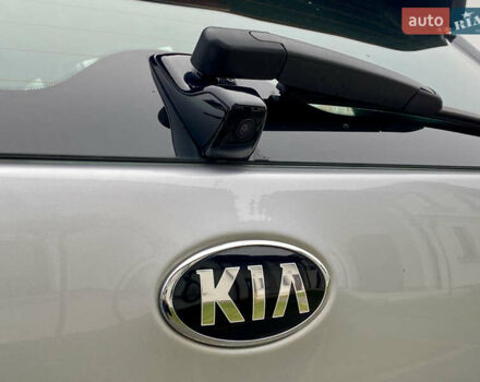 Сірий Кіа Niro, об'ємом двигуна 0 л та пробігом 63 тис. км за 20899 $, фото 19 на Automoto.ua