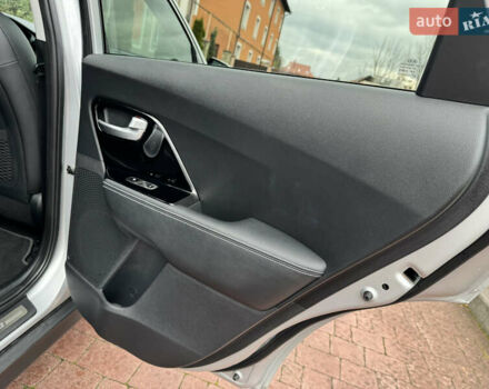 Серый Киа Niro, объемом двигателя 0 л и пробегом 118 тыс. км за 19350 $, фото 117 на Automoto.ua