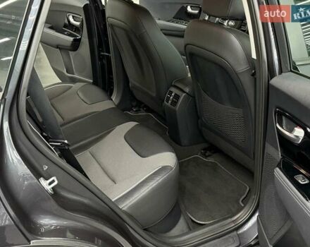 Сірий Кіа Niro, об'ємом двигуна 0 л та пробігом 114 тис. км за 18329 $, фото 25 на Automoto.ua
