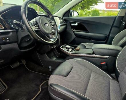 Серый Киа Niro, объемом двигателя 0 л и пробегом 96 тыс. км за 19500 $, фото 19 на Automoto.ua