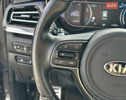 Серый Киа Niro, объемом двигателя 0 л и пробегом 110 тыс. км за 21200 $, фото 30 на Automoto.ua