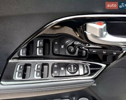 Серый Киа Niro, объемом двигателя 0 л и пробегом 115 тыс. км за 20300 $, фото 15 на Automoto.ua