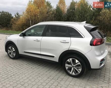 Серый Киа Niro, объемом двигателя 0 л и пробегом 90 тыс. км за 19900 $, фото 4 на Automoto.ua