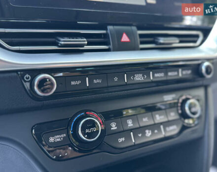 Сірий Кіа Niro, об'ємом двигуна 0 л та пробігом 144 тис. км за 18200 $, фото 31 на Automoto.ua