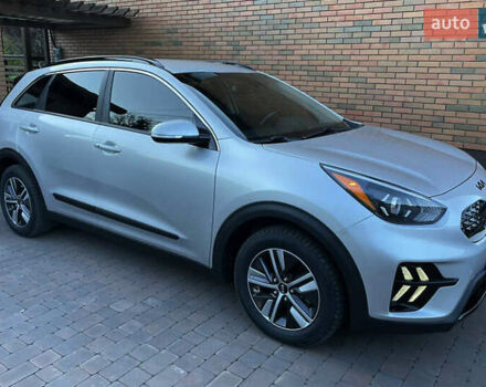 Серый Киа Niro, объемом двигателя 1.58 л и пробегом 67 тыс. км за 22600 $, фото 1 на Automoto.ua
