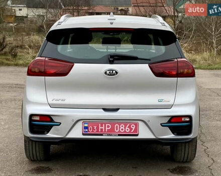 Серый Киа Niro, объемом двигателя 0 л и пробегом 95 тыс. км за 17200 $, фото 5 на Automoto.ua