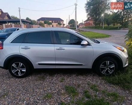 Сірий Кіа Niro, об'ємом двигуна 1.58 л та пробігом 53 тис. км за 18300 $, фото 8 на Automoto.ua