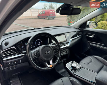 Серый Киа Niro, объемом двигателя 0 л и пробегом 118 тыс. км за 19350 $, фото 75 на Automoto.ua