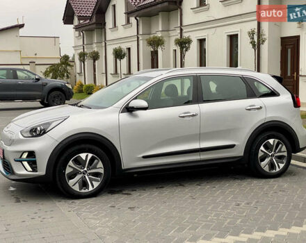 Сірий Кіа Niro, об'ємом двигуна 0 л та пробігом 63 тис. км за 20899 $, фото 25 на Automoto.ua