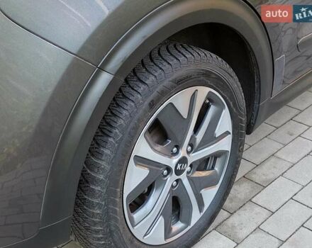 Киа Niro 2020 в Ровно на Automoto.ua Серый Киа Niro, объемом двигателя 0 л и пробегом 125 тыс. км за 19850 $, фото 26 на Automoto.ua
