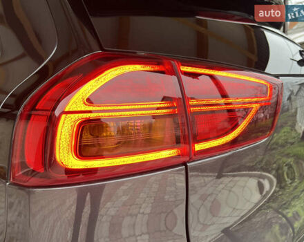 Серый Киа Niro, объемом двигателя 0 л и пробегом 127 тыс. км за 19750 $, фото 28 на Automoto.ua