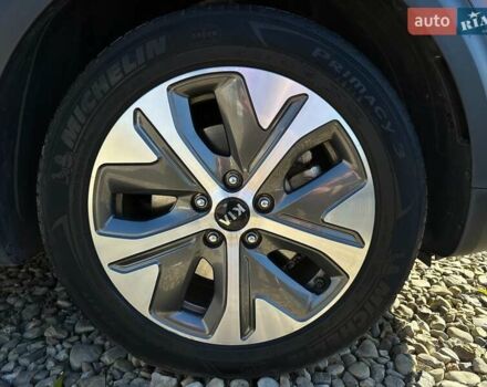 Сірий Кіа Niro, об'ємом двигуна 0 л та пробігом 58 тис. км за 23400 $, фото 28 на Automoto.ua