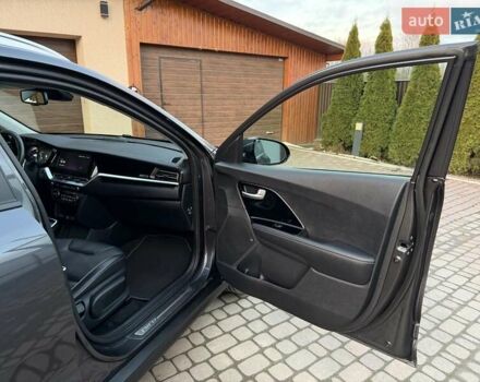 Сірий Кіа Niro, об'ємом двигуна 0 л та пробігом 118 тис. км за 20499 $, фото 80 на Automoto.ua