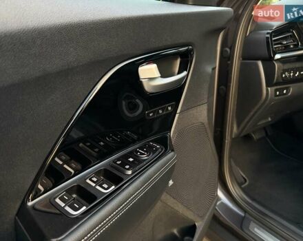 Сірий Кіа Niro, об'ємом двигуна 0 л та пробігом 118 тис. км за 20499 $, фото 37 на Automoto.ua