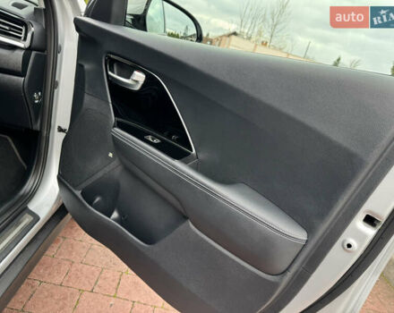 Серый Киа Niro, объемом двигателя 0 л и пробегом 118 тыс. км за 19350 $, фото 107 на Automoto.ua