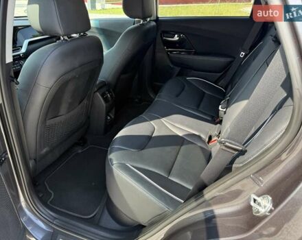 Сірий Кіа Niro, об'ємом двигуна 0 л та пробігом 82 тис. км за 20500 $, фото 18 на Automoto.ua