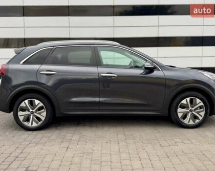 Серый Киа Niro, объемом двигателя 0 л и пробегом 147 тыс. км за 18800 $, фото 2 на Automoto.ua