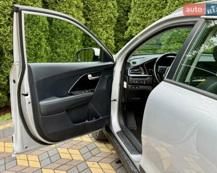 Киа Niro 2020 в Самборе на Automoto.ua Серый Киа Niro, объемом двигателя 0 л и пробегом 59 тыс. км за 20700 $, фото 13 на Automoto.ua