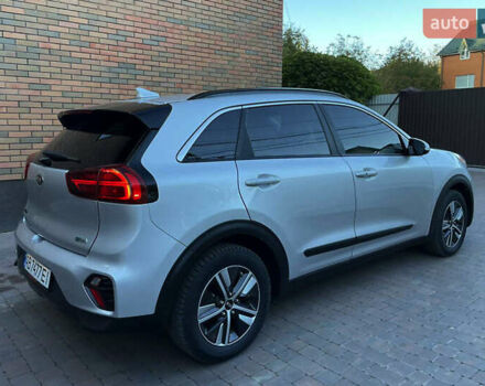 Серый Киа Niro, объемом двигателя 1.58 л и пробегом 67 тыс. км за 22600 $, фото 3 на Automoto.ua