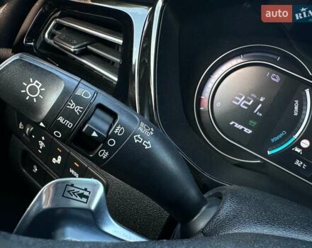 Сірий Кіа Niro, об'ємом двигуна 0 л та пробігом 76 тис. км за 22700 $, фото 28 на Automoto.ua