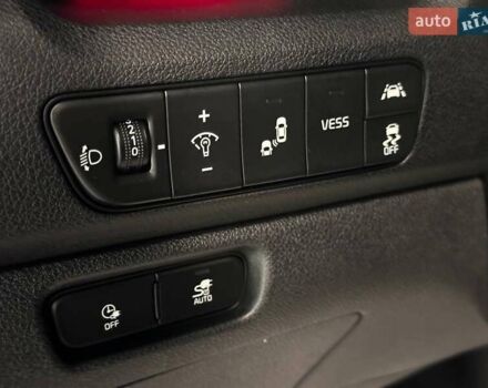 Сірий Кіа Niro, об'ємом двигуна 0 л та пробігом 155 тис. км за 19400 $, фото 18 на Automoto.ua