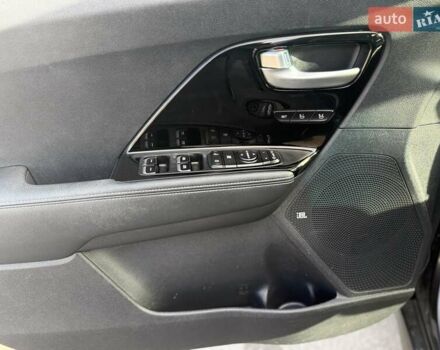 Серый Киа Niro, объемом двигателя 0 л и пробегом 124 тыс. км за 18950 $, фото 16 на Automoto.ua