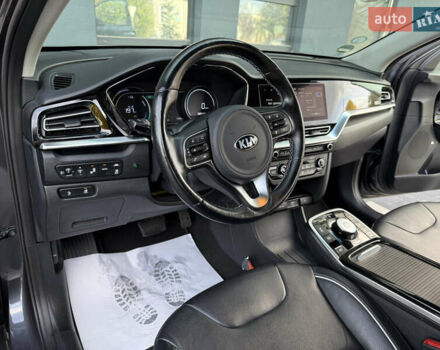 Сірий Кіа Niro, об'ємом двигуна 0 л та пробігом 70 тис. км за 19999 $, фото 43 на Automoto.ua