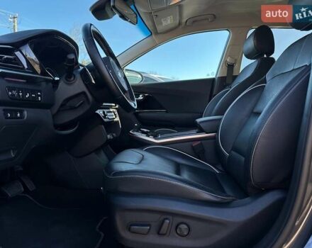 Сірий Кіа Niro, об'ємом двигуна 0 л та пробігом 58 тис. км за 23400 $, фото 34 на Automoto.ua