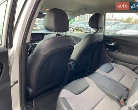 Серый Киа Niro, объемом двигателя 0 л и пробегом 82 тыс. км за 19600 $, фото 21 на Automoto.ua
