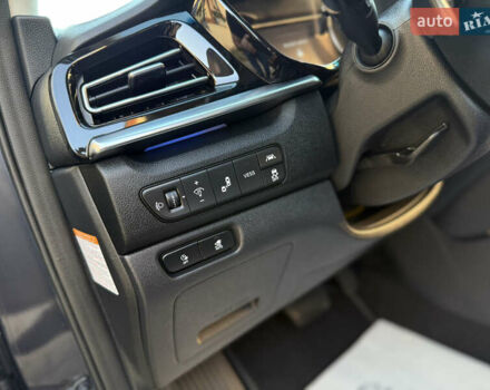 Серый Киа Niro, объемом двигателя 0 л и пробегом 145 тыс. км за 18800 $, фото 65 на Automoto.ua