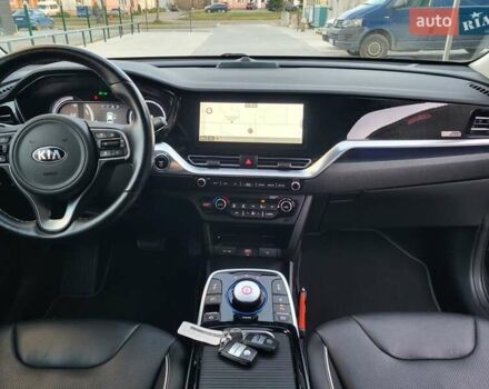 Сірий Кіа Niro, об'ємом двигуна 0 л та пробігом 117 тис. км за 19999 $, фото 14 на Automoto.ua