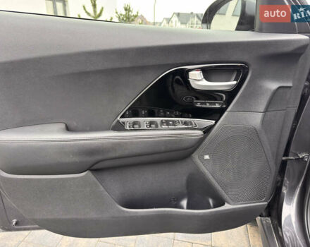 Серый Киа Niro, объемом двигателя 0 л и пробегом 77 тыс. км за 19500 $, фото 13 на Automoto.ua