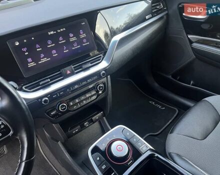 Серый Киа Niro, объемом двигателя 0 л и пробегом 72 тыс. км за 19750 $, фото 34 на Automoto.ua