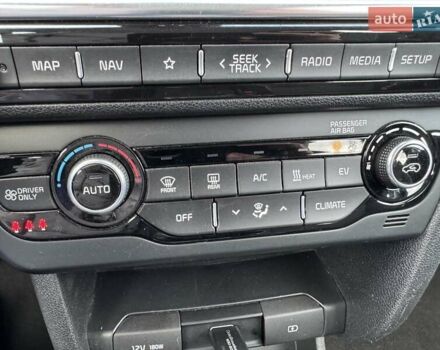 Серый Киа Niro, объемом двигателя 0 л и пробегом 149 тыс. км за 18200 $, фото 19 на Automoto.ua